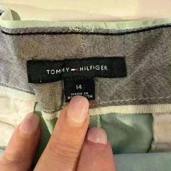 Tommy Hilfiger Front Button and Zip Shorts Size 14 - Picture 3 of 3